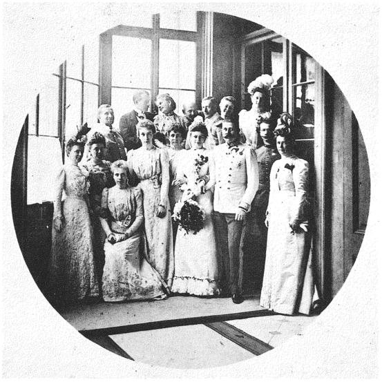 Archduke_Franz_Ferdinand_and_Sophie_wedding_picture_1900.jpg